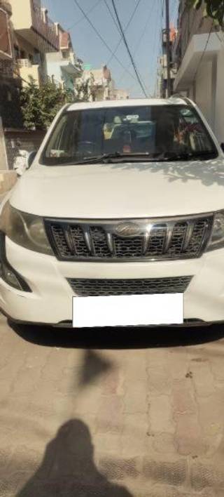 Mahindra XUV500 Mahindra XUV500 R W10 FWD