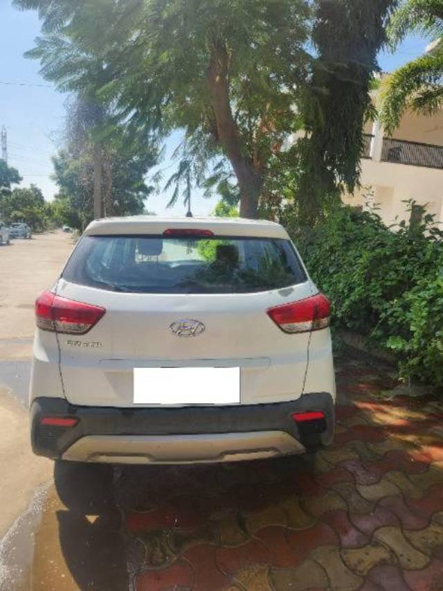 https://images10.gaadi.com/usedcar_image/4202958/original/processed_ea13dd8e-8afd-445f-8873-fbb248abb052.jpg?imwidth=6402