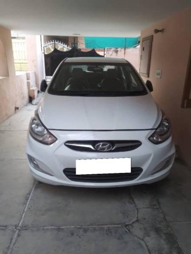 https://images10.gaadi.com/usedcar_image/4202962/original/processed_34b6a7e1-7087-49b2-bc81-27c8799f63b6.jpeg?imwidth=6401