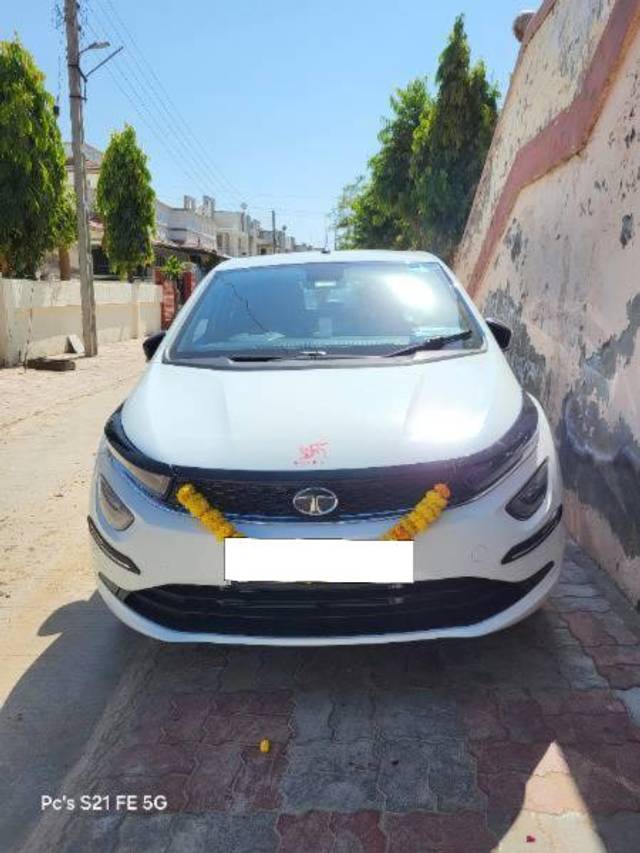 https://images10.gaadi.com/usedcar_image/4202977/original/processed_22206b1e-1dfa-4792-b47f-d5d26475c286.jpg?imwidth=6401