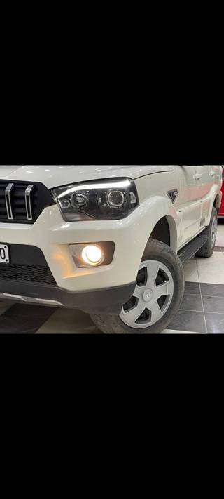 Mahindra Scorpio 2014-2022 Mahindra Scorpio S7 140 BSIV