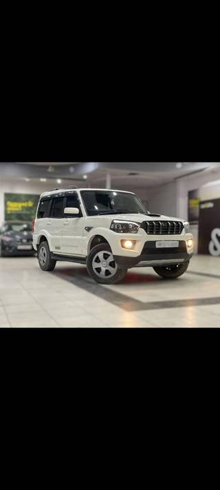 Mahindra Scorpio 2014-2022 Mahindra Scorpio S7 140 BSIV