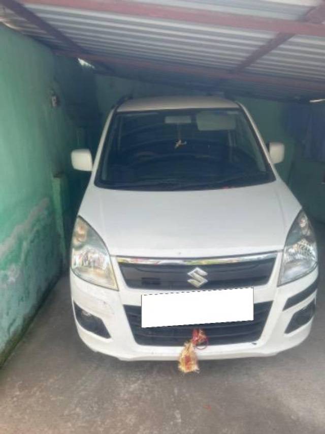 https://images10.gaadi.com/usedcar_image/4203009/original/processed_f940919b-83ca-4ee5-9a85-3130170440cb.jpg?imwidth=6400