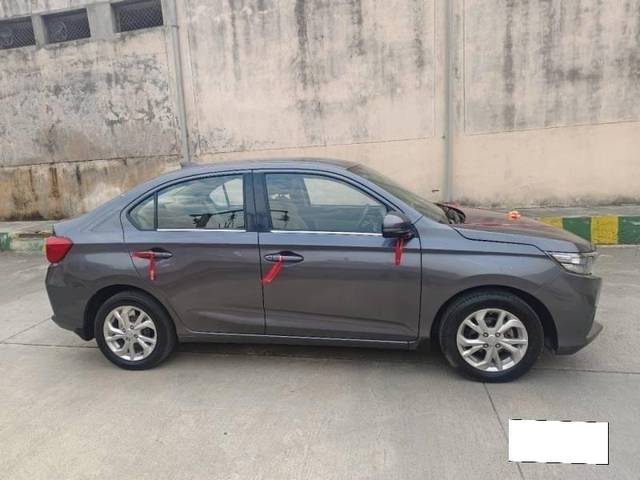 https://images10.gaadi.com/usedcar_image/4203021/original/processed_e750c0fca7977bcf91a32cb1e349b9d0.jpg?imwidth=6401