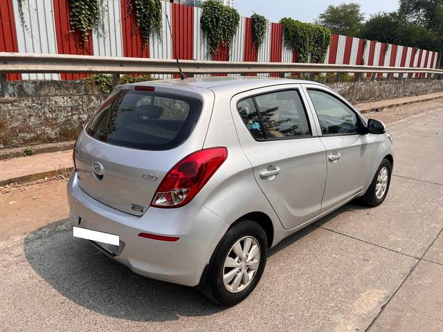 https://images10.gaadi.com/usedcar_image/4203044/original/processed_9ba1886d837ac0509a63de10b1ac1df5.jpg?imwidth=6402