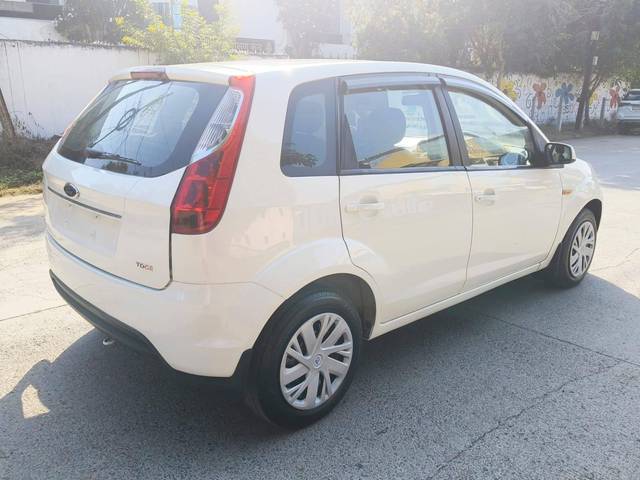 https://images10.gaadi.com/usedcar_image/4203045/original/processed_e65e79f3fa37eaabdaec9f2bedb2f883.jpg?imwidth=6402