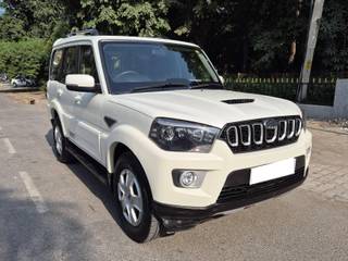 Mahindra Scorpio 2014-2022 Mahindra Scorpio S9 BSIV