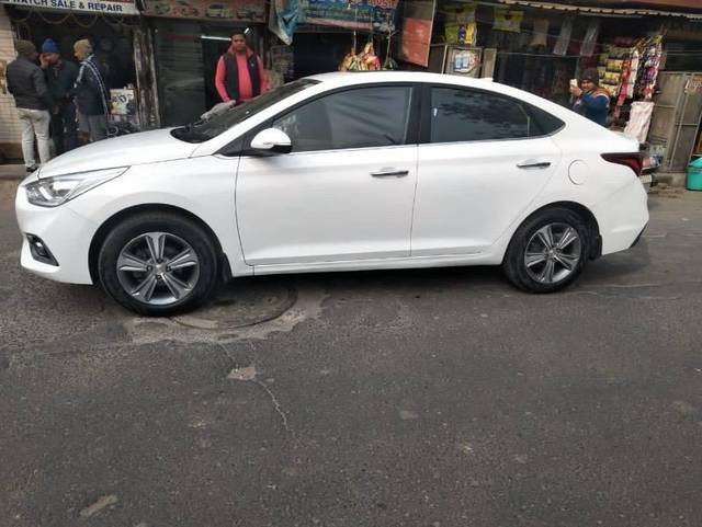 https://images10.gaadi.com/usedcar_image/4203106/original/processed_bd3fd294-84b4-47f0-a3b9-747f3f52a745.jpg?imwidth=6400