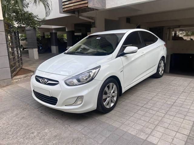 https://images10.gaadi.com/usedcar_image/4203171/original/processed_4ff37710cb5857c625a70fe688cf4f3f.jpg?imwidth=6402