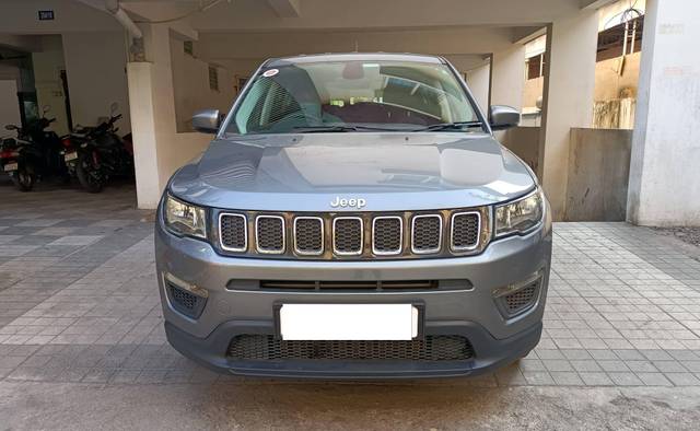 https://images10.gaadi.com/usedcar_image/4203373/original/processed_dfaaa18019c16ee2d745f7a662697e3b.jpg?imwidth=6402