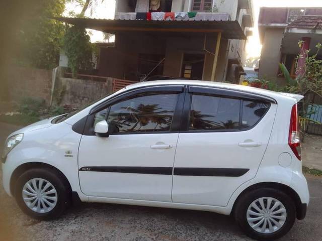 https://images10.gaadi.com/usedcar_image/4203384/original/processed_7327cdd8-3996-40cf-a9ea-3c761d64945e.jpg?imwidth=6400