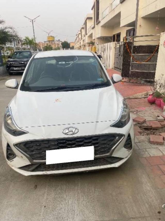 https://images10.gaadi.com/usedcar_image/4203387/original/processed_7a9b50a1-0a3d-4053-bd59-1eba55771327.jpg?imwidth=6401