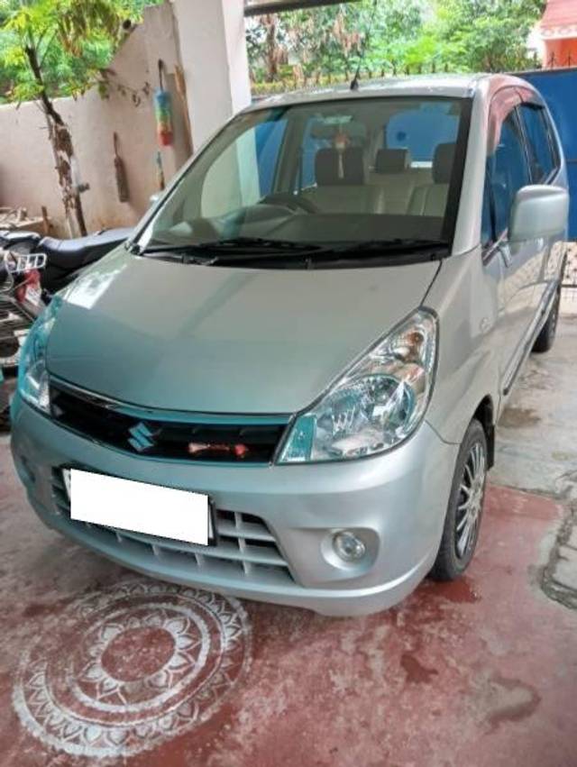 https://images10.gaadi.com/usedcar_image/4203465/original/processed_2df722af-5ada-45de-b62e-3e3414f786fc.jpg?imwidth=6402