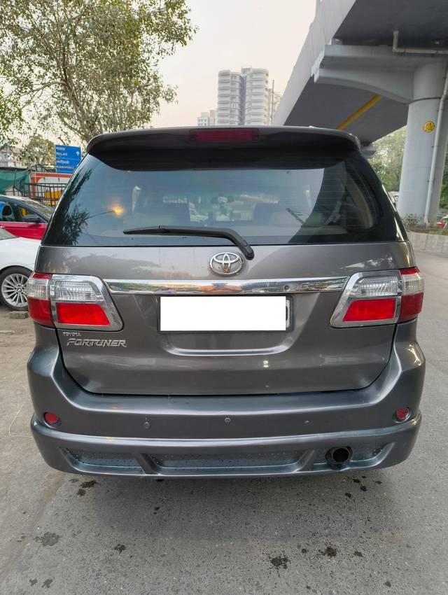 https://images10.gaadi.com/usedcar_image/4203474/original/processed_bea067c6c63803beff8649ba1b1273b9.jpg?imwidth=6402