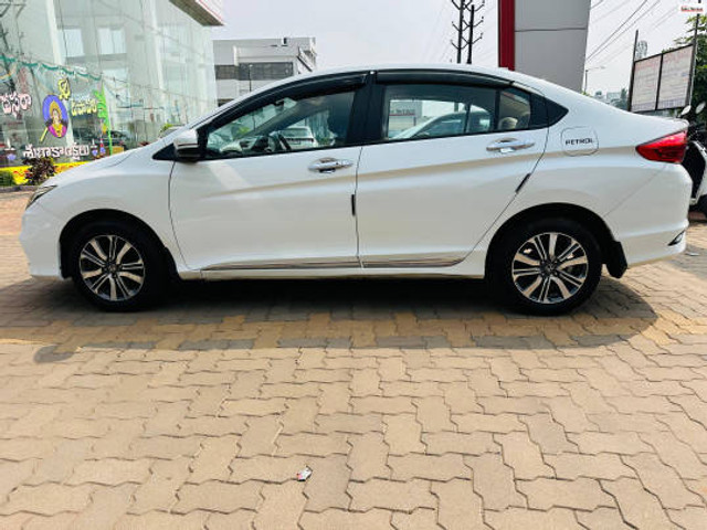 Second-hand 2019 Honda City i-VTEC V for sale in Rajahmundry-3