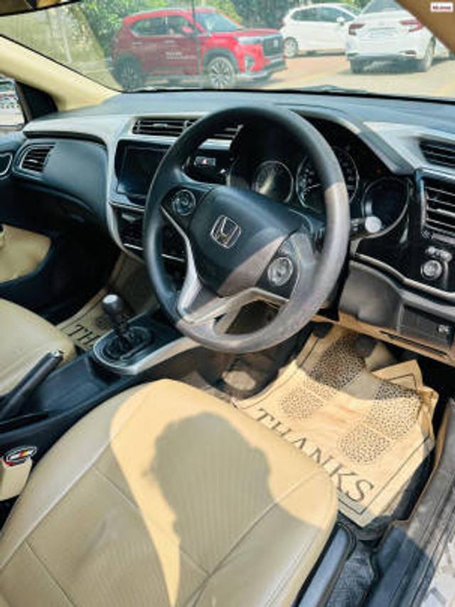 Second-hand 2019 Honda City i-VTEC V for sale in Rajahmundry-6