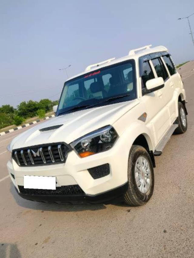 https://images10.gaadi.com/usedcar_image/4203757/original/processed_5e7930f2-78ae-4d2c-9b85-ad778ec8957f.jpg?imwidth=6400