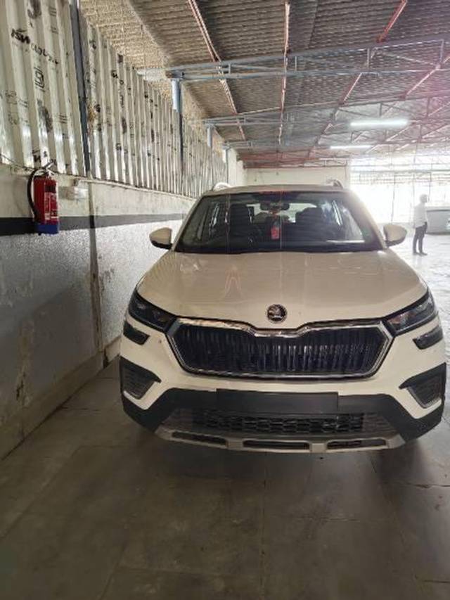 https://images10.gaadi.com/usedcar_image/4203778/original/processed_129071e0-3e5a-406a-9422-7dcfe5ac2bbb.jpg?imwidth=6400