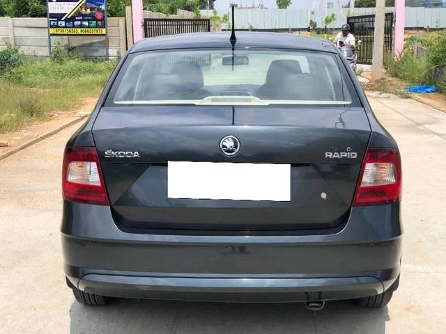 https://images10.gaadi.com/usedcar_image/4203829/original/processed_61ddd49f-52cb-4932-b9e1-6374985161a9.jpg?imwidth=6402