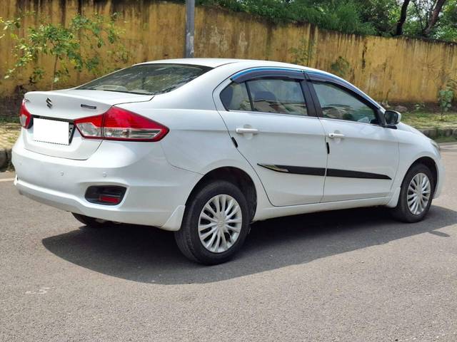 https://images10.gaadi.com/usedcar_image/4203830/original/processed_98134de43e62ec18ca43c3818a399359.jpg?imwidth=6401