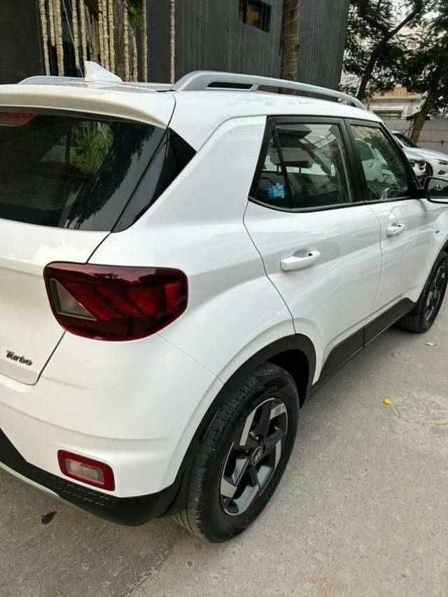 https://images10.gaadi.com/usedcar_image/4203880/original/processed_da2197e01b6ae32b6a1327566a92dbc4.jpg?imwidth=6402