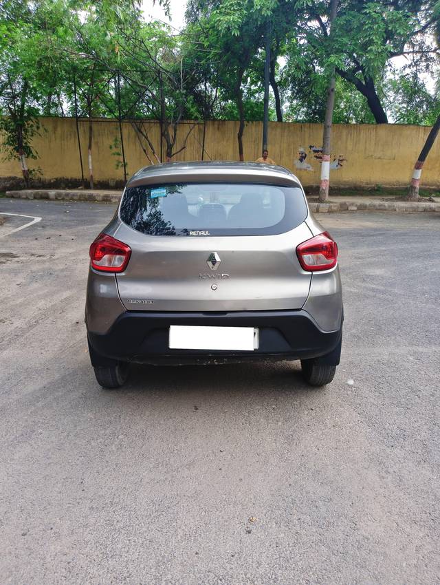 https://images10.gaadi.com/usedcar_image/4203884/original/processed_caaecbbbf97e56e7dd350056b37100af.jpg?imwidth=6402