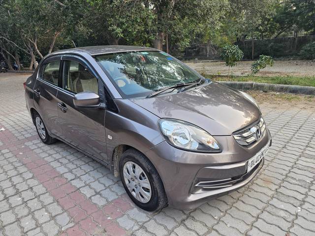 https://images10.gaadi.com/usedcar_image/4203992/original/processed_f9b95b926c4916c72dfbc618f3251842.jpg?imwidth=6400