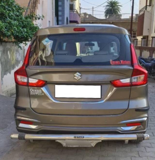 https://images10.gaadi.com/usedcar_image/4204033/original/processed_e9a0025c-edb9-48c4-a1de-47b36ffc916a.jpg?imwidth=6401