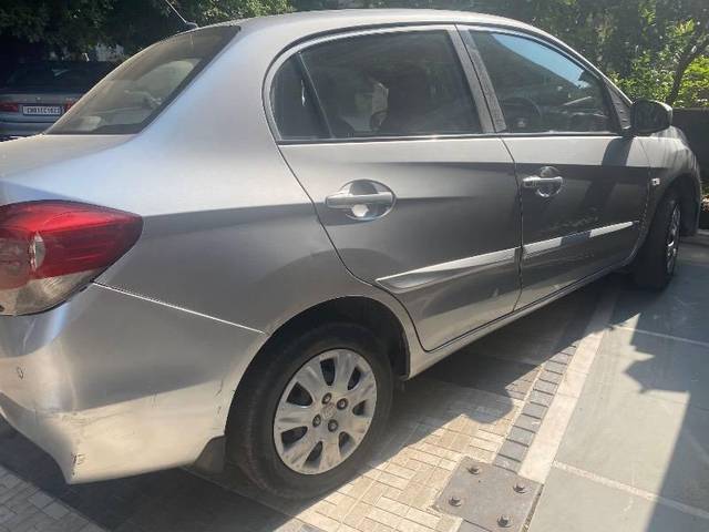 https://images10.gaadi.com/usedcar_image/4204131/original/processed_497794e9-348c-4f59-849b-1311ee80e17e.jpg?imwidth=6402