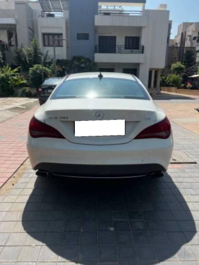 https://images10.gaadi.com/usedcar_image/4204186/original/processed_1cf9f839-f473-437e-a6f5-8b18a2f761cc.jpg?imwidth=6402