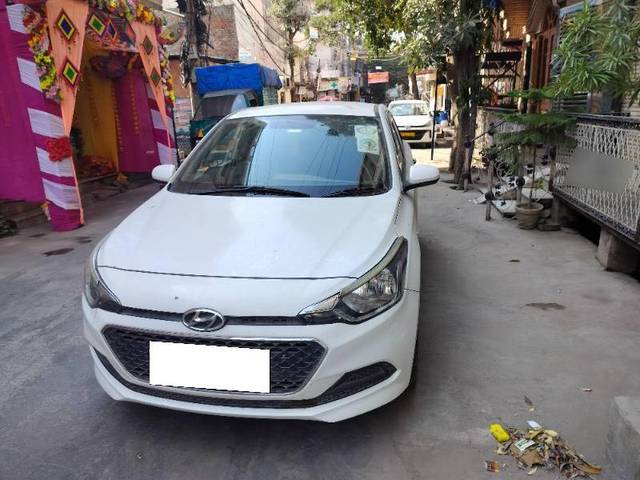 https://images10.gaadi.com/usedcar_image/4204204/original/bd058ce24bc1b14e9303cb1193782d2f.jpg?imwidth=6400