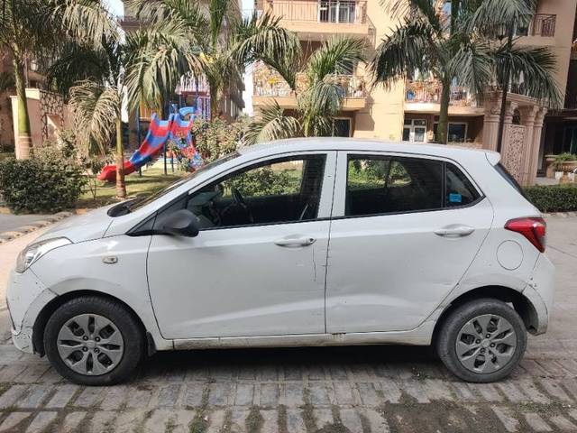 https://images10.gaadi.com/usedcar_image/4204210/original/1cf0e62aeaf486e747f652089086ce40.jpg?imwidth=6402