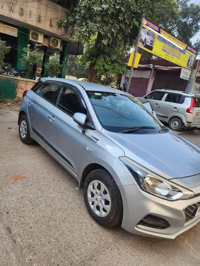 https://images10.gaadi.com/usedcar_image/4204278/original/processed_4556dc894053fa79d6b05bb889237011.jpg?imwidth=6401