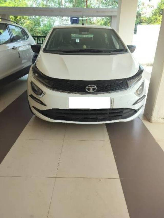 https://images10.gaadi.com/usedcar_image/4204289/original/processed_7a0b46f8-cb4c-4703-a764-0e1fb499d154.jpg?imwidth=6400