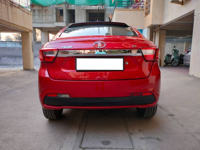 https://images10.gaadi.com/usedcar_image/4204297/original/processed_86a48aeb4a94ec9c105388c52a30a25e.jpg?imwidth=6402