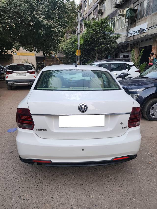 https://images10.gaadi.com/usedcar_image/4204356/original/processed_c0635a6c67ff5324a875232359968bba.jpg?imwidth=6401