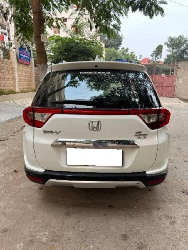 https://images10.gaadi.com/usedcar_image/4204410/original/processed_f02e0908-3ca2-4983-bd04-43cd47fa43f3.jpg?imwidth=6402