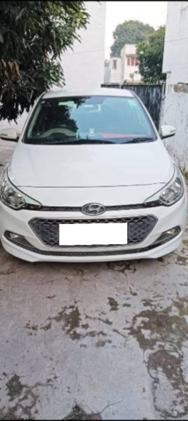 https://images10.gaadi.com/usedcar_image/4204477/original/processed_08efb174-7dfb-4c3f-a29e-1a3b369da843.jpg?imwidth=6400