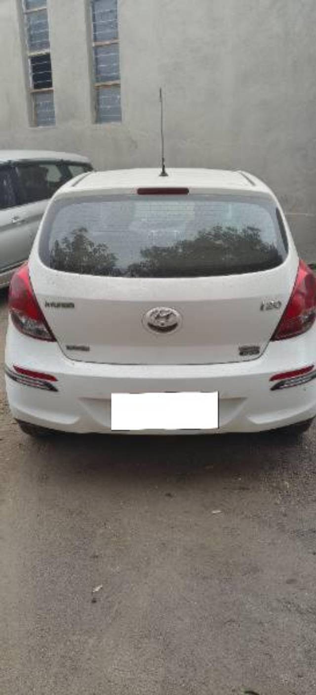 https://images10.gaadi.com/usedcar_image/4204629/original/processed_99206124-b903-4919-8243-52d9f26a918d.jpg?imwidth=6401