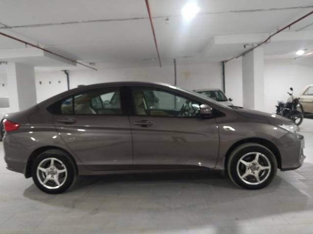 https://images10.gaadi.com/usedcar_image/4204680/original/473ce89ed118d3232d50ae1ad9dddc1d.jpg?imwidth=6401