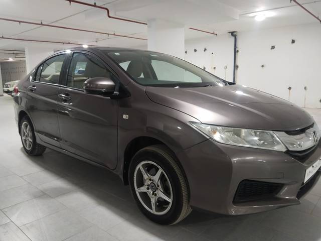 https://images10.gaadi.com/usedcar_image/4204680/original/ee8dfd7b90f928309da0f611426bc15d.jpg?imwidth=6400