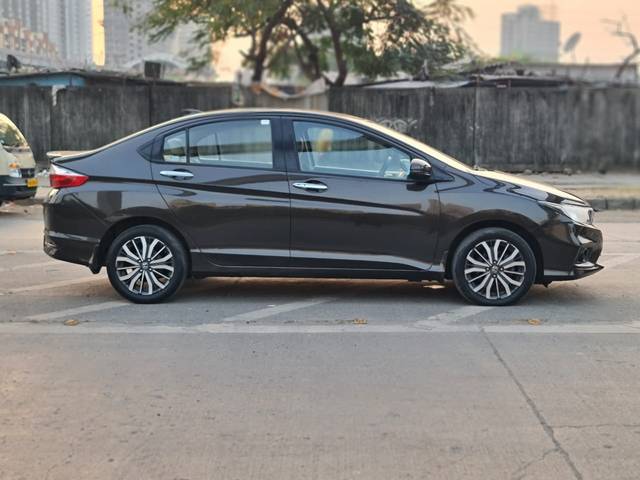 https://images10.gaadi.com/usedcar_image/4204681/original/bd8ed278f73b377312cfca06dc4a5b03.jpeg?imwidth=6401