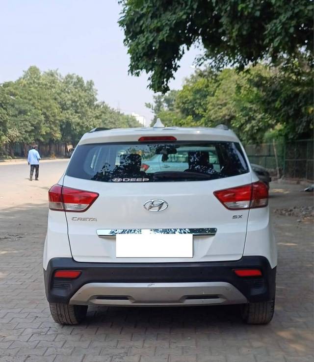 https://images10.gaadi.com/usedcar_image/4204846/original/processed_6c2e8377879f12f971b769d76c36ee3e.jpg?imwidth=6401