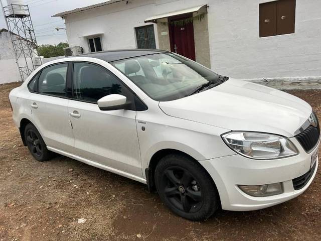 https://images10.gaadi.com/usedcar_image/4204931/original/processed_0d9e16d4-a22e-4cb5-b26d-db8dd0390753.jpg?imwidth=6401