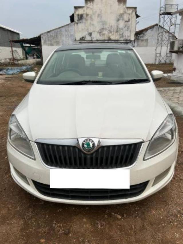 https://images10.gaadi.com/usedcar_image/4204931/original/processed_97b63d17-5bf9-4f8b-afaf-9f094d6f34a6.jpg?imwidth=6400