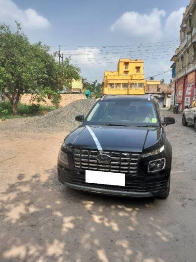 https://images10.gaadi.com/usedcar_image/4205000/original/processed_5c3ed1f5-2aee-480c-8f48-79b06273b409.jpg?imwidth=6400