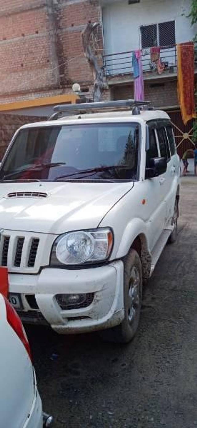 https://images10.gaadi.com/usedcar_image/4205125/original/processed_5cc541fe-20f6-4e43-965e-2c0f09a14ad9.jpg?imwidth=6401