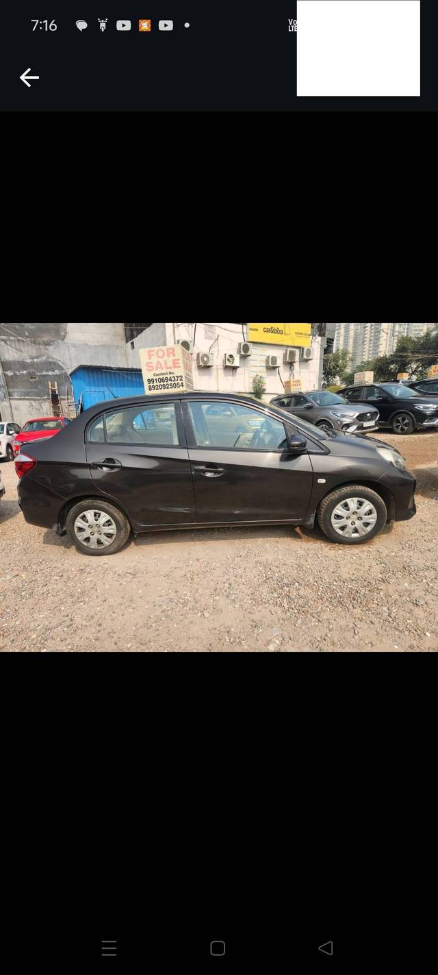 https://images10.gaadi.com/usedcar_image/4205173/original/processed_63f8ec6756bacb1c85d839e86dd817e7.jpg?imwidth=6402