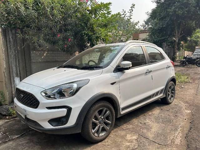 https://images10.gaadi.com/usedcar_image/4205176/original/processed_da08ad9a-4e1d-408e-a71f-b07767f57c1d.jpg?imwidth=6400