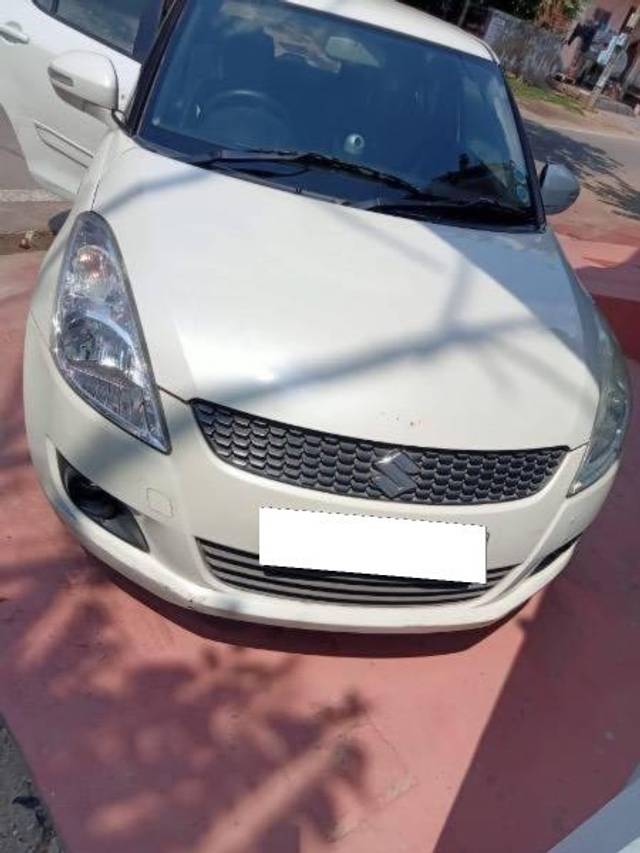 https://images10.gaadi.com/usedcar_image/4205205/original/processed_be45bf0b-2aba-414c-8c2b-556703edfc6d.jpg?imwidth=6401